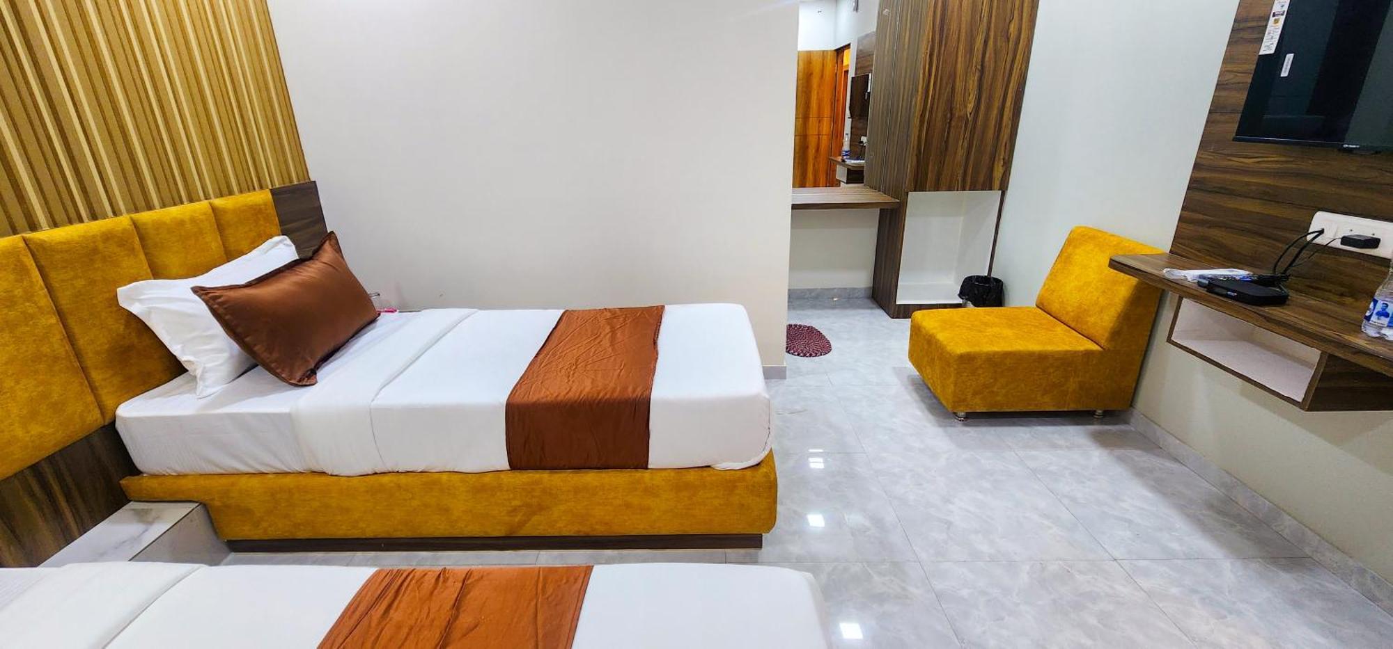 Hotel Nova Blue Ahmedabad Exterior photo