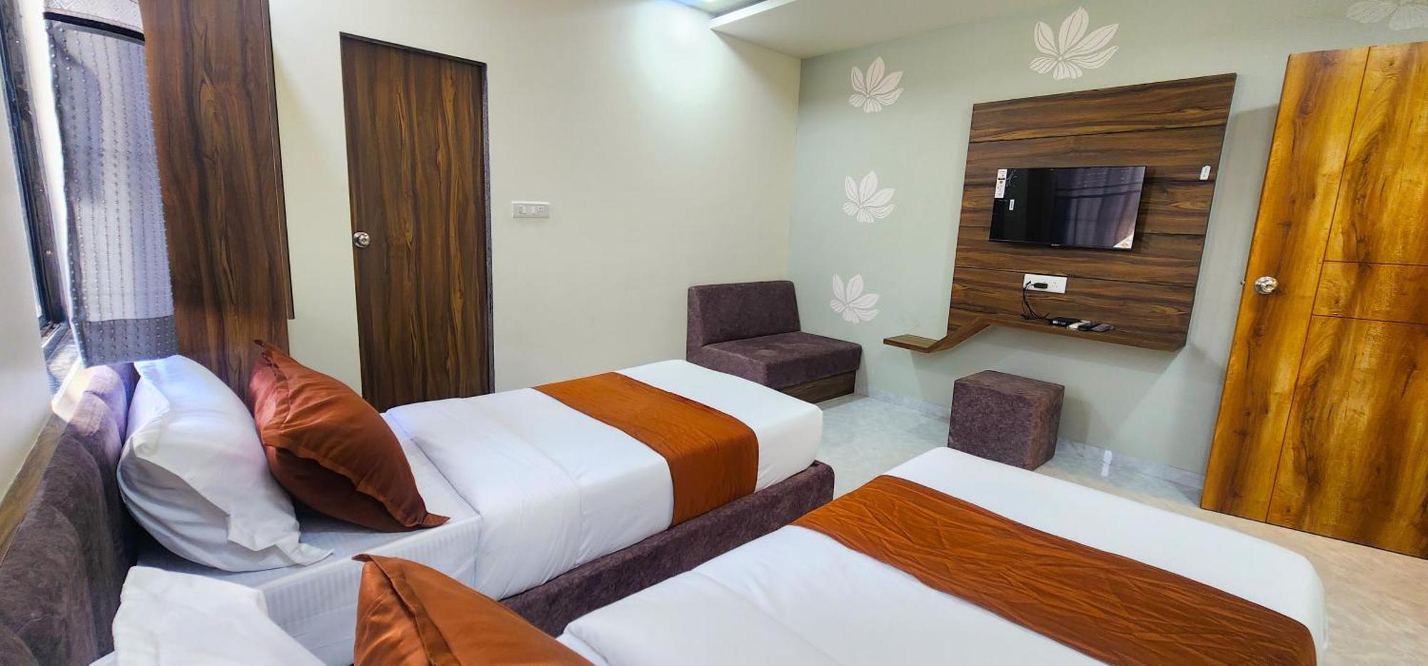 Hotel Nova Blue Ahmedabad Exterior photo