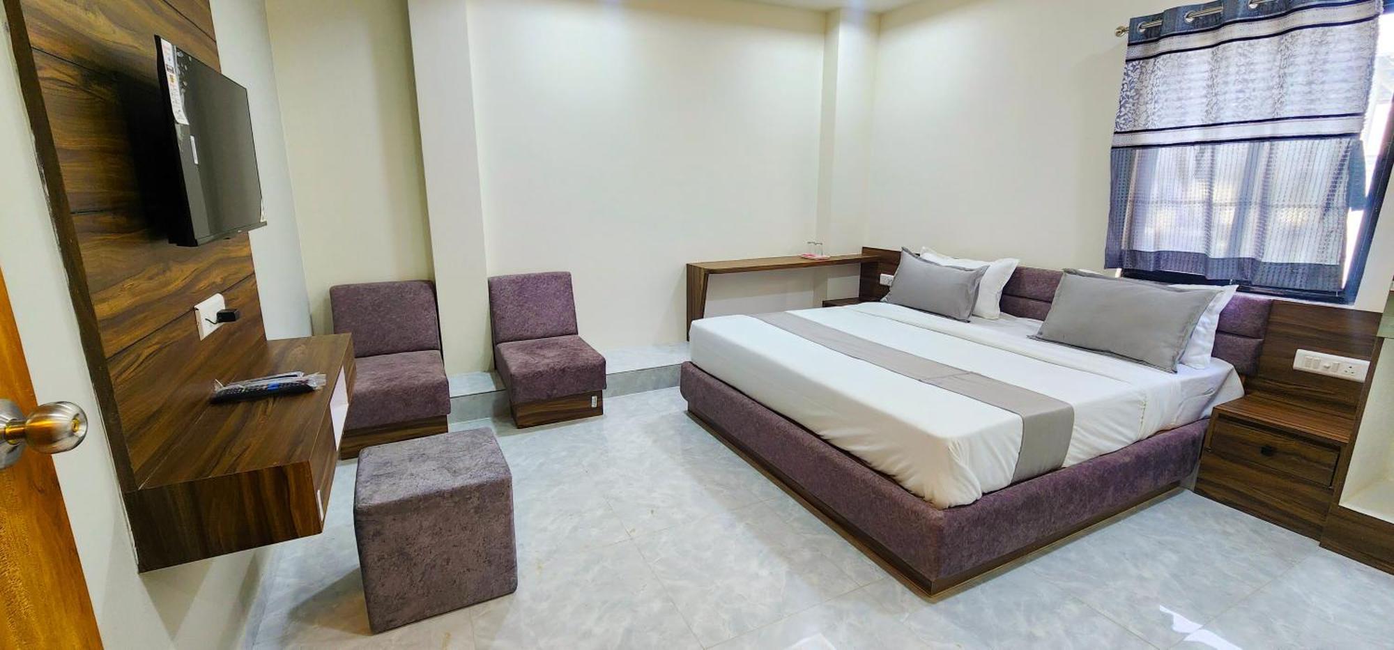 Hotel Nova Blue Ahmedabad Exterior photo