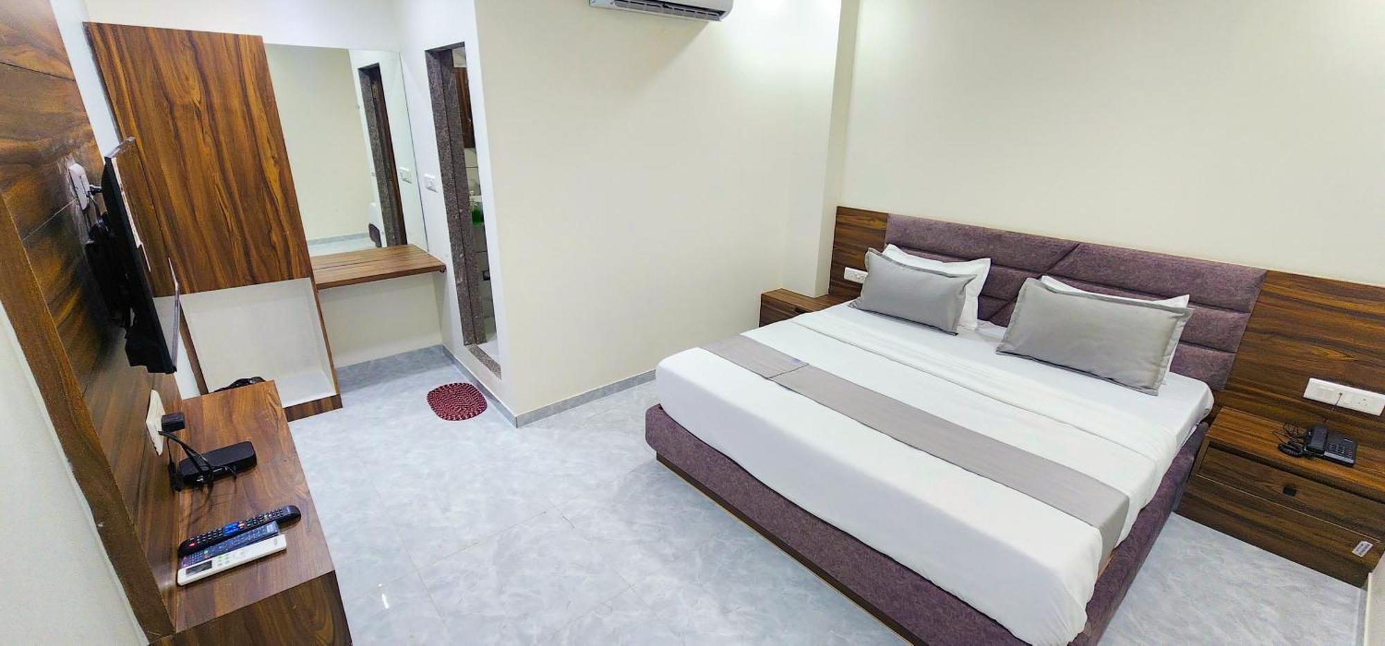 Hotel Nova Blue Ahmedabad Exterior photo
