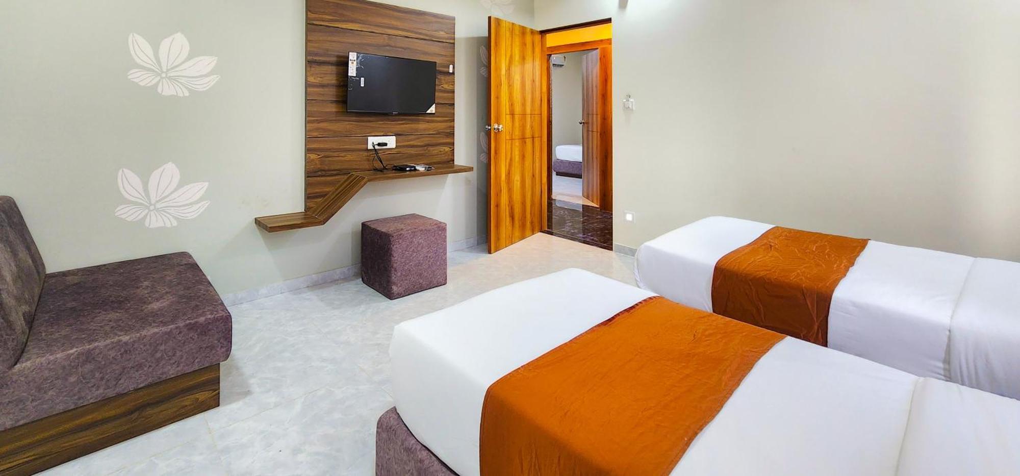 Hotel Nova Blue Ahmedabad Exterior photo