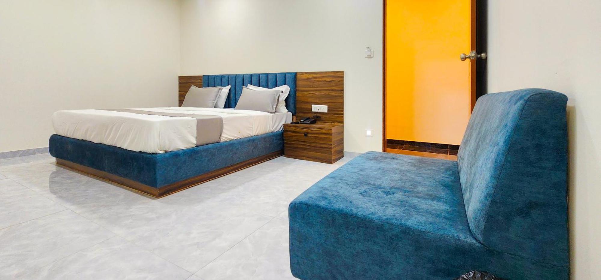 Hotel Nova Blue Ahmedabad Exterior photo
