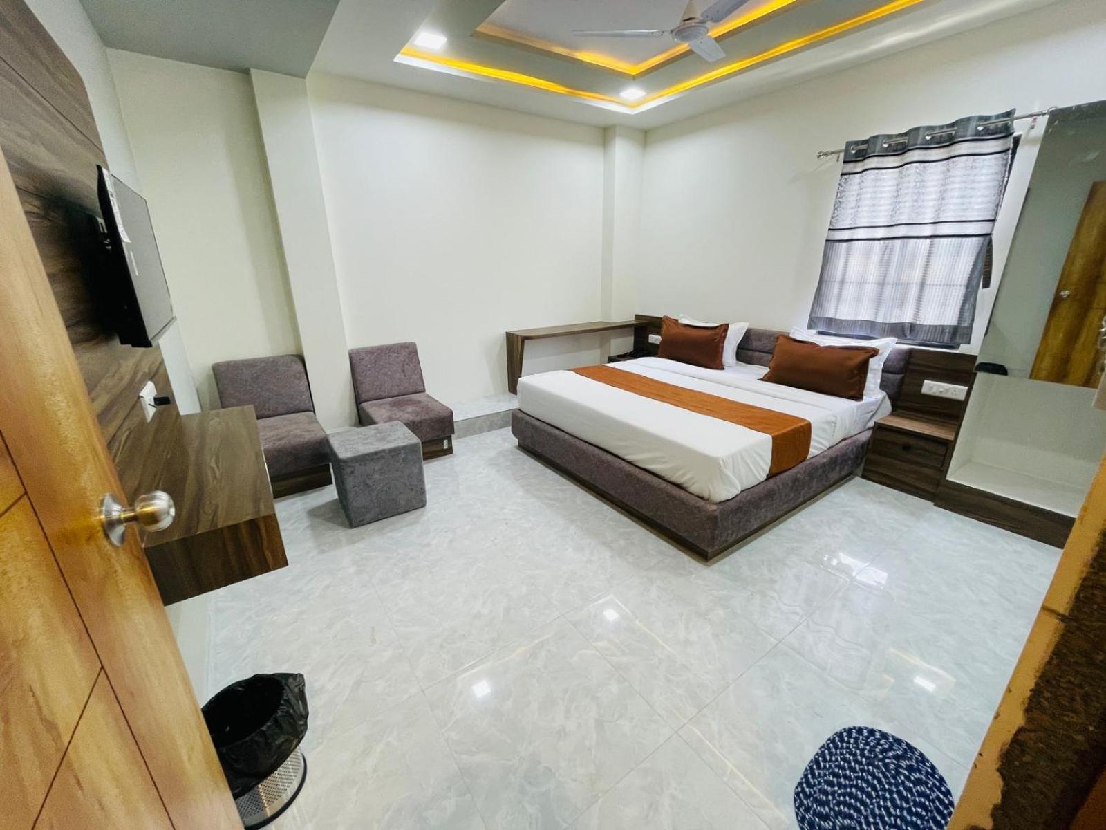 Hotel Nova Blue Ahmedabad Exterior photo