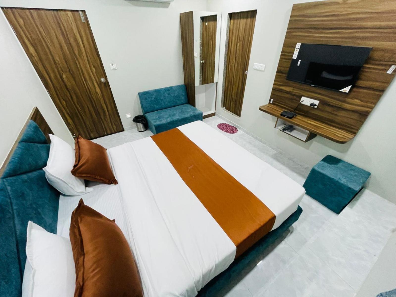 Hotel Nova Blue Ahmedabad Exterior photo