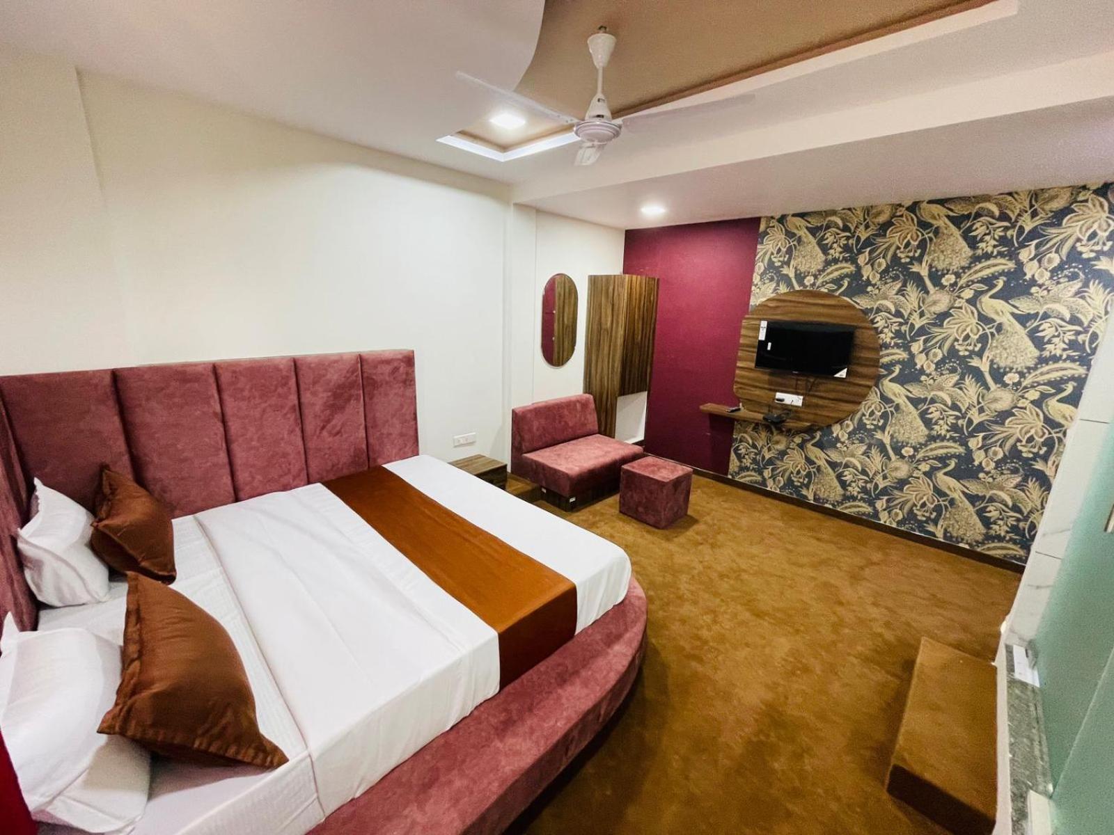 Hotel Nova Blue Ahmedabad Exterior photo